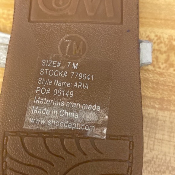 C&M Women's Rhinestone Glitter T Strap Thong Sandals with Memory Foam - Picture 3 of 3